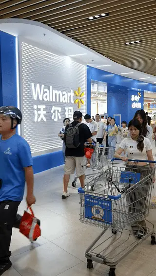 超市设计案例：沃尔玛，打造未来感与烟火气交融的“生活第三空间”