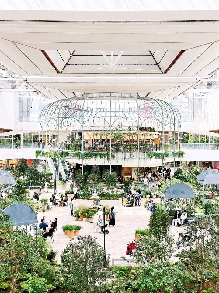 韩国最大商业中心，The HYUNDAI seoul