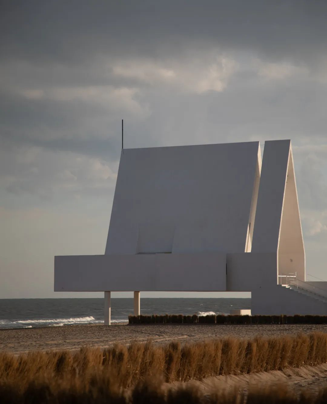 曾负债10亿的海边烂尾楼，却凭两栋建筑，起死回生，逆袭封神！