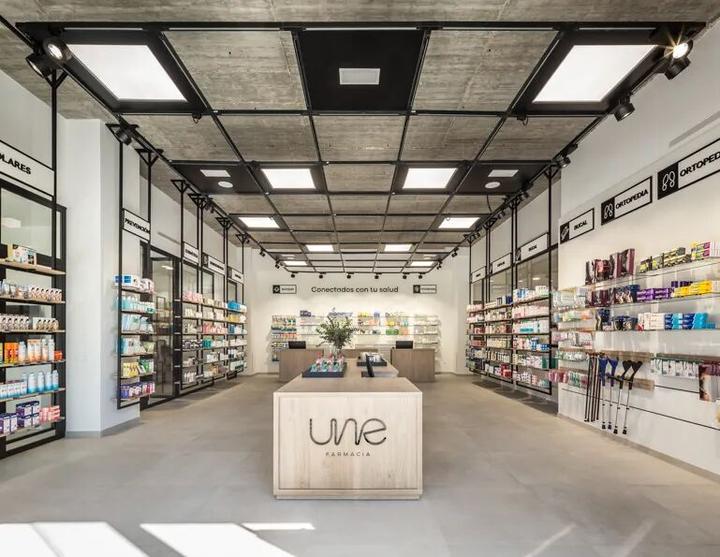大药房设计：西班牙UNE Farmacia药房设计