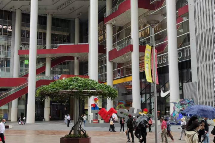 昔日“中华第一店”，接不住南京东路的泼天流量？