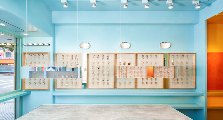 大面积撞色，小清新风的台湾运动超市设计，小资格调！