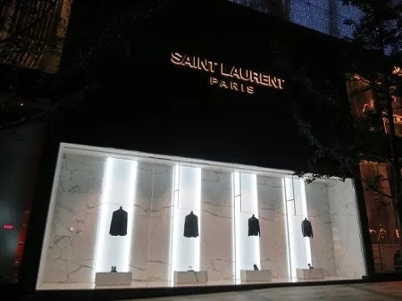 Saint Laurent上海店橱窗陈列设计