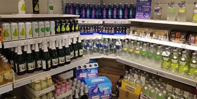 出口处的饮料零食等