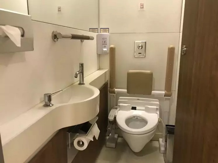 侨福芳草地卫生间一应俱全