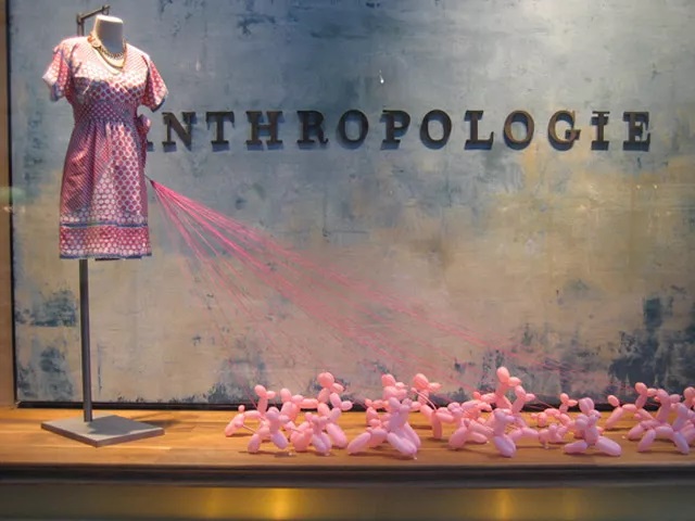 零售店面设计—如何为服装店创建完美的橱窗展示