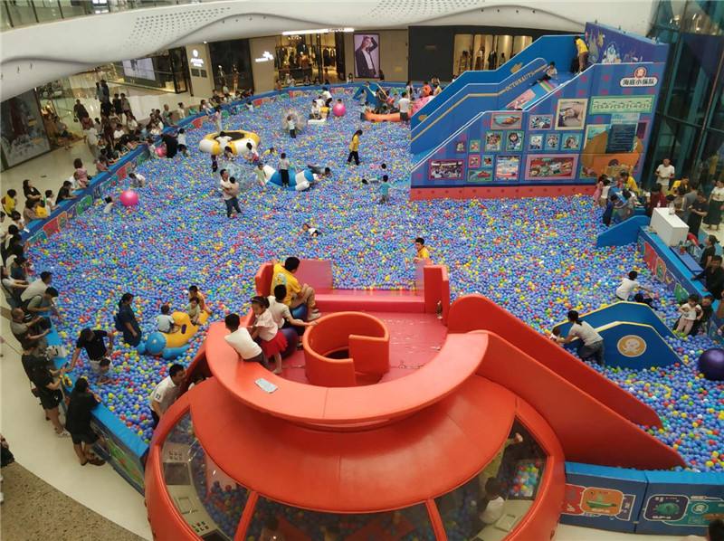 中粮万科半岛广场 · 嗨FUN百万海洋球