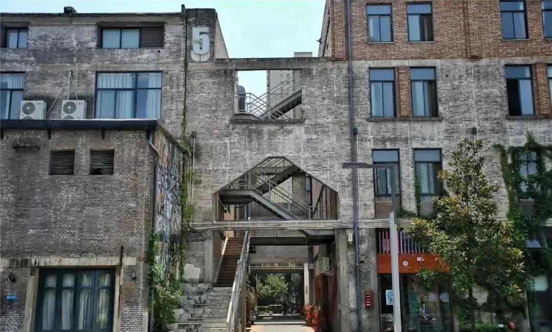 旧厂房改造成文创园