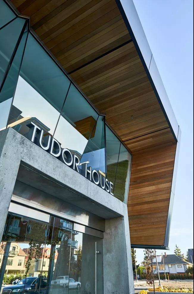 加拿大都铎之屋酒品店设计赏析