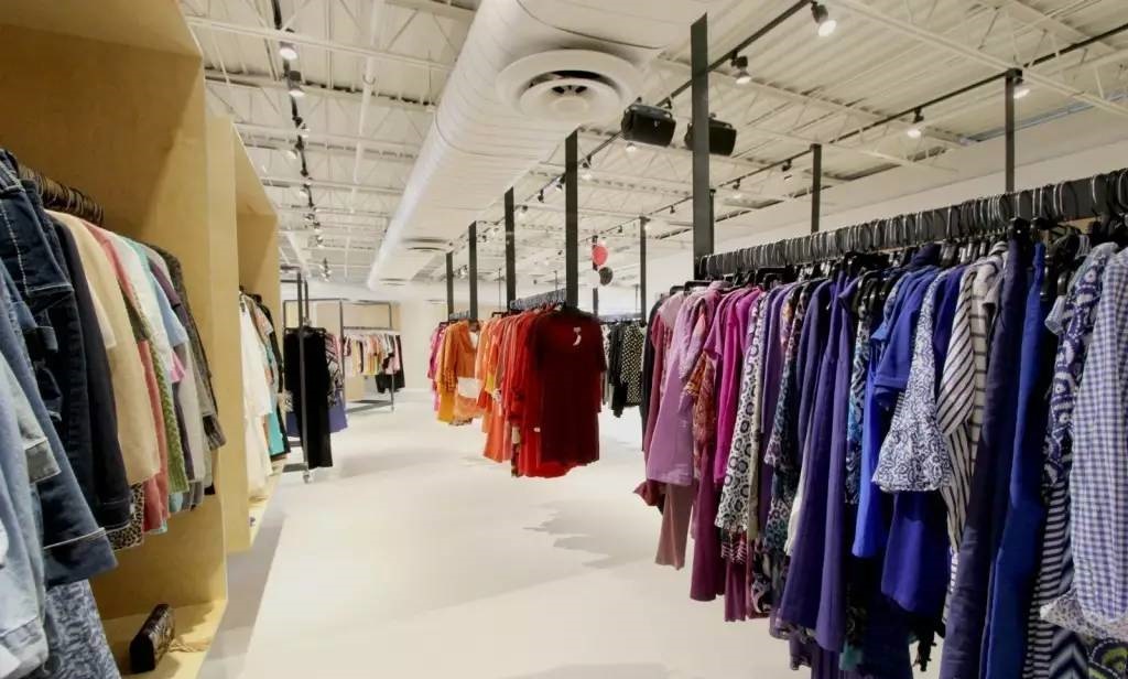 品牌服装折扣店设计改造