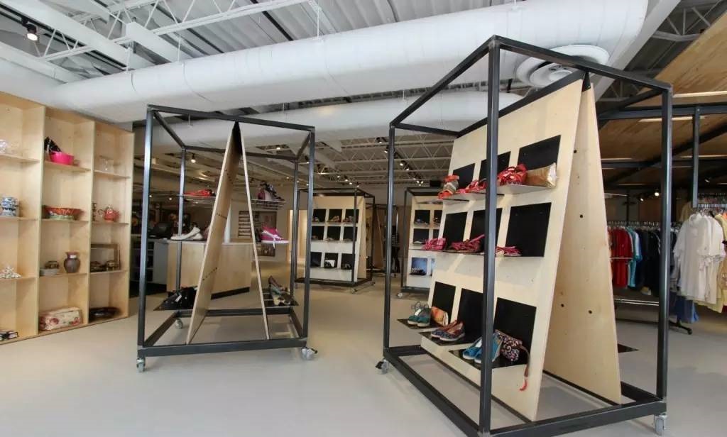 品牌服装折扣店设计改造