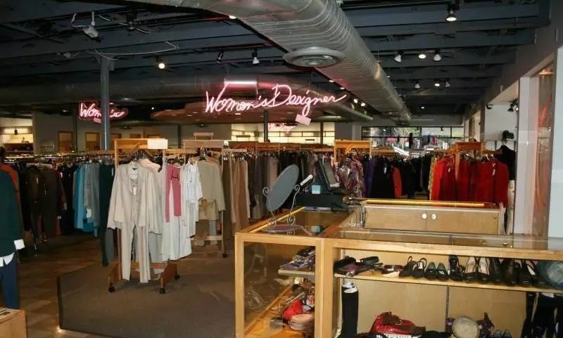 品牌服装折扣店设计改造